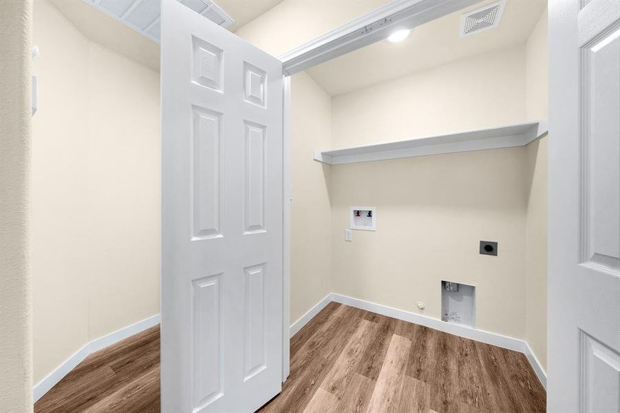 Spacious, unfurnished interior of a new home in , West Tawakoni (Image 23).