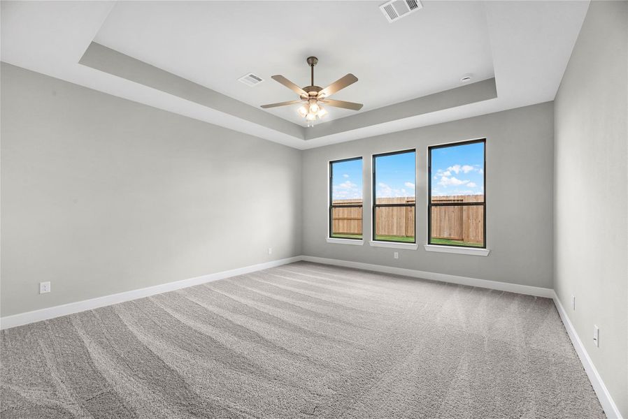 Spacious, unfurnished interior of a new home in Cross Creek West, Fulshear (Image 24).
