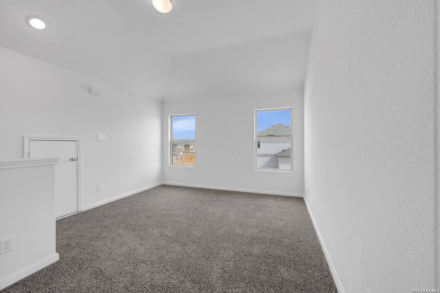 Spacious, unfurnished interior of a new home in Greenspoint Heights, Seguin (Image 44).