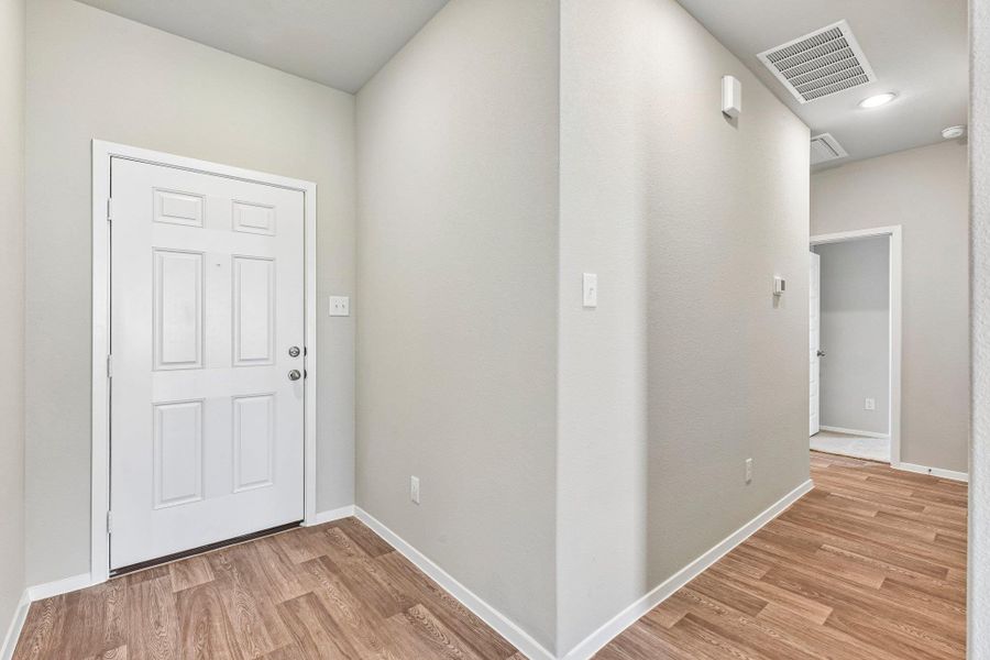 Spacious, unfurnished interior of a new home in Cascade, Liberty Hill (Image 29).