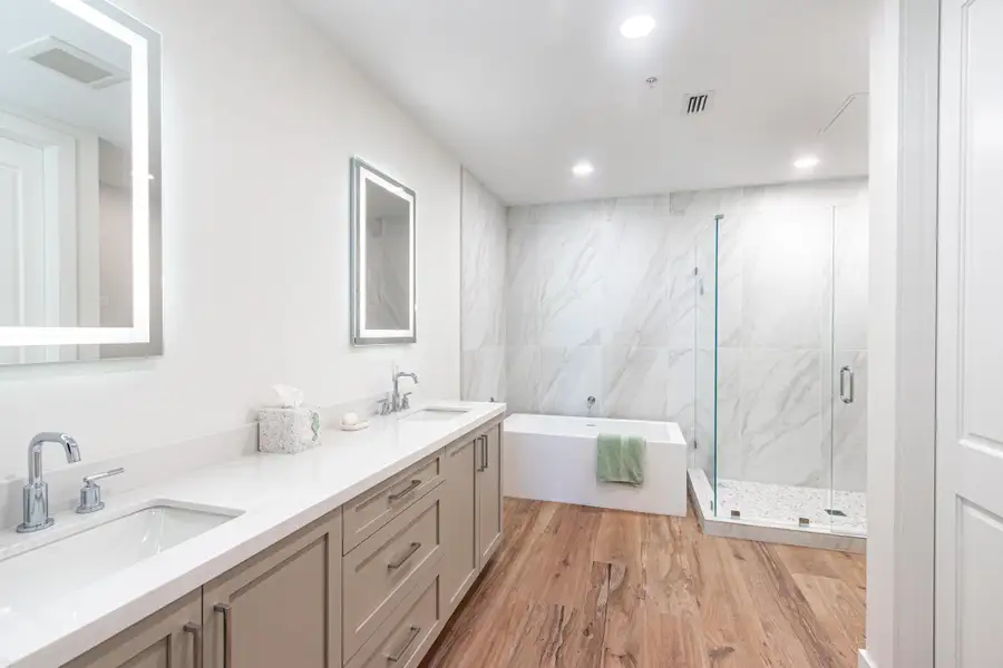 19 184 Lake Dr. Suite 200--12 19 184 Lake Dr. Suite 200--12