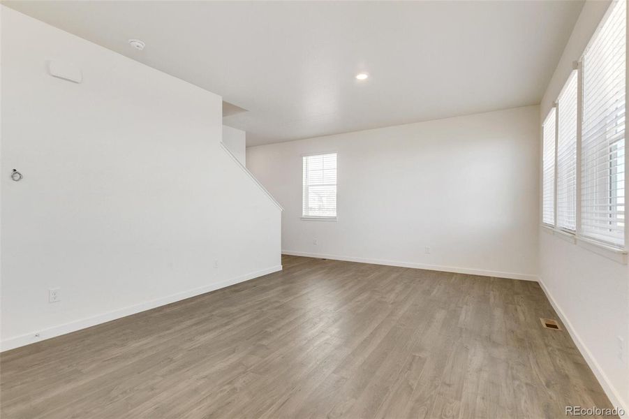 Spacious, unfurnished interior of a new home in Silver Peaks, Lochbuie (Image 19). Spacious, unfurnished interior of a new home in Silver Peaks, Lochbuie (Image 19).
