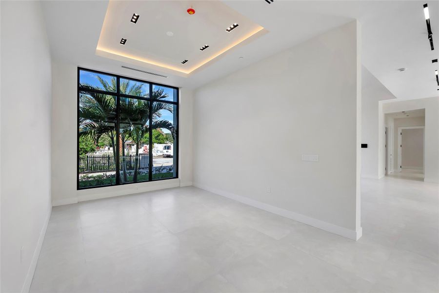 Spacious, unfurnished interior of a new home in , Plantation (Image 56).