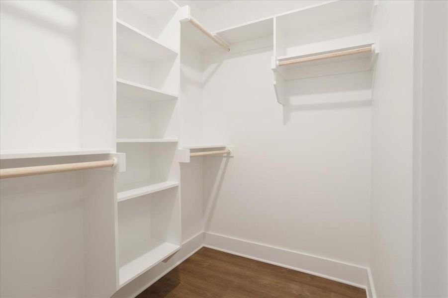 Spacious, unfurnished interior of a new home in , Sherman (Image 23).