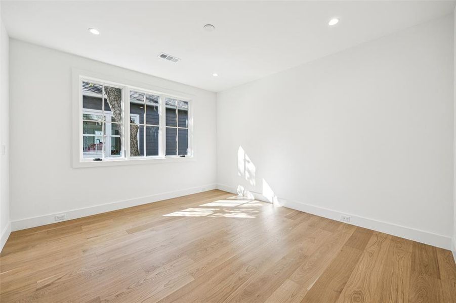 Spacious, unfurnished interior of a new home in , Dallas (Image 24).