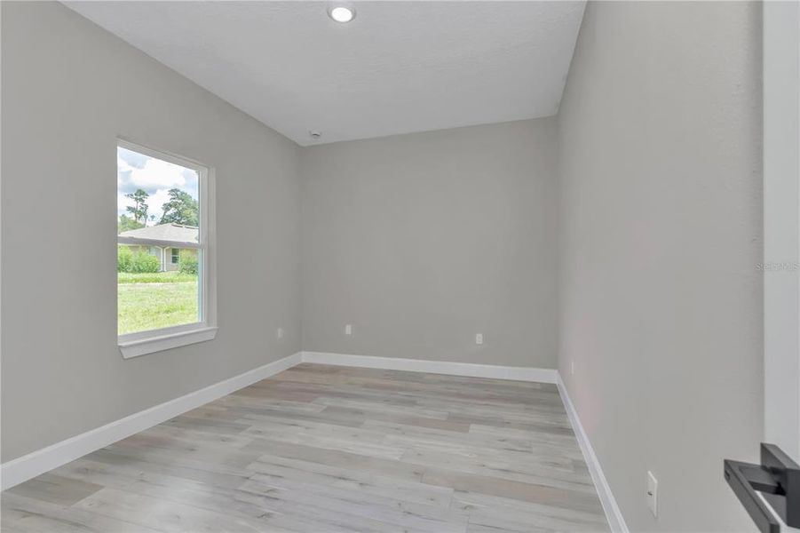 Spacious, unfurnished interior of a new home in , Ocala (Image 37).