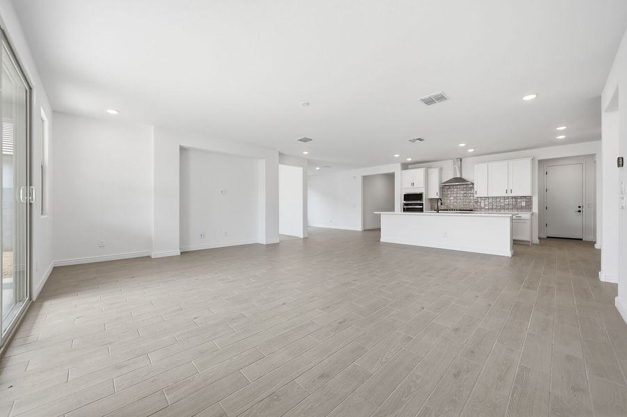 Spacious, unfurnished interior of a new home in Miravida, Surprise (Image 9).