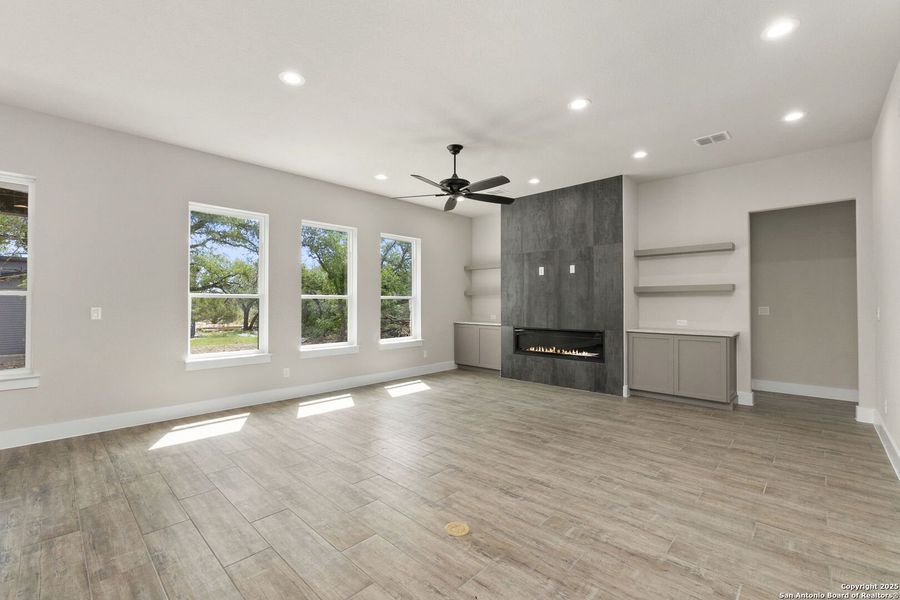 Spacious, unfurnished interior of a new home in , Wimberley (Image 9).