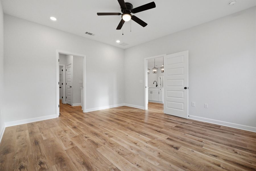 Spacious, unfurnished interior of a new home in Barton's Bend, Crestview (Image 21). Spacious, unfurnished interior of a new home in Barton's Bend, Crestview (Image 21).