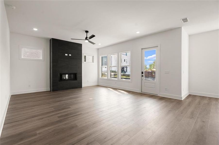 Spacious, unfurnished interior of a new home in , Alpharetta (Image 50).