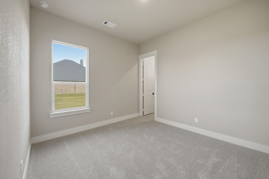 Spacious, unfurnished interior of a new home in Eagle Ridge Estates, Weatherford (Image 30).
