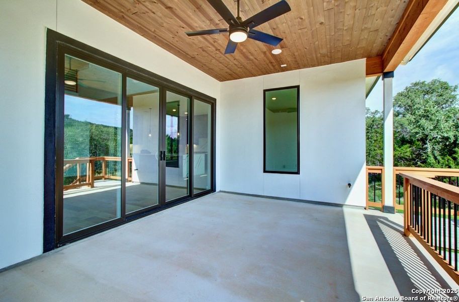 Exterior details and patio area of a home in Verandas at the Rim, San Antonio (Image 4).