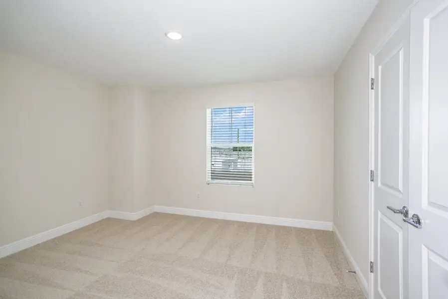Spacious, unfurnished interior of a new home in Pasadena Landing, Wesley Chapel (Image 21).