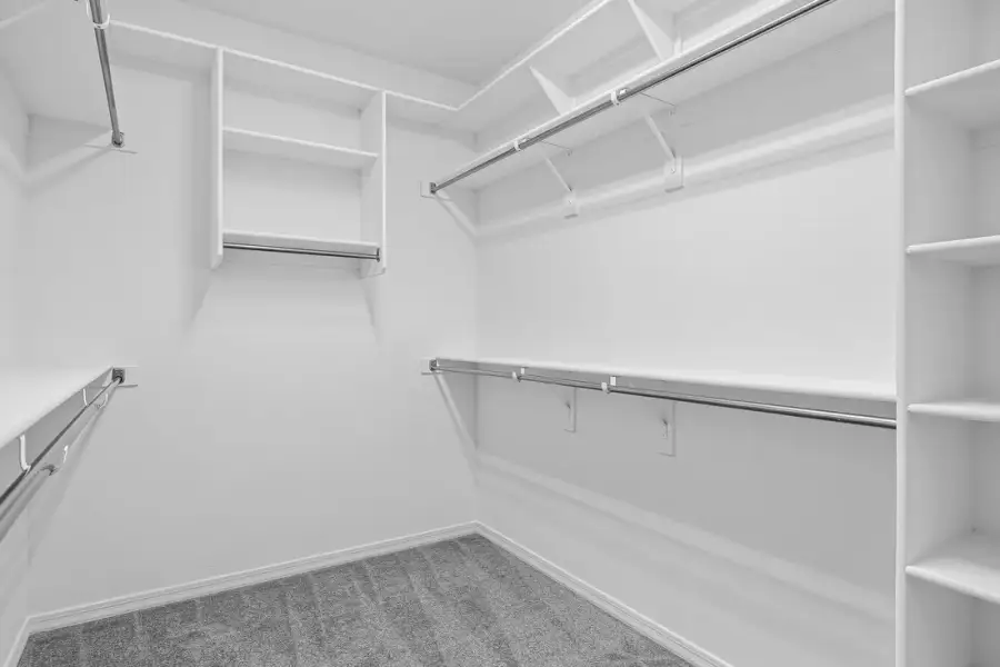 Spacious, unfurnished interior of a new home in Allen Ranches, Litchfield Park (Image 17).
