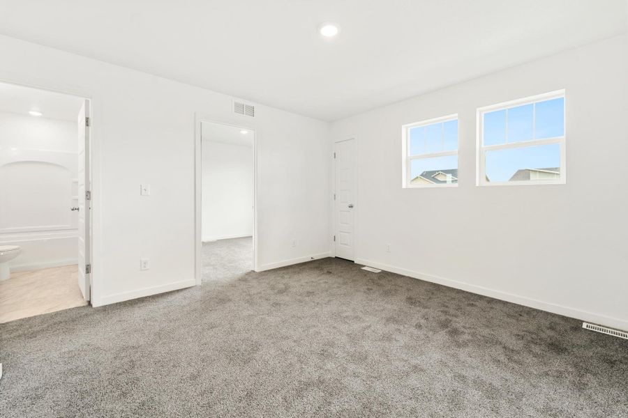 Spacious, unfurnished interior of a new home in Granary, Johnstown (Image 19).