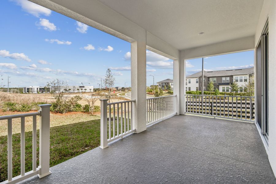 Exterior details and patio area of a home in John’s Lake North, Clermont (Image 4).