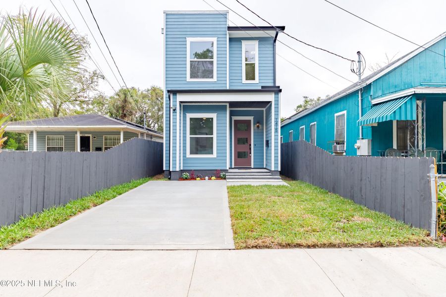 Exterior details and patio area of a home in , Jacksonville (Image 16). Exterior details and patio area of a home in , Jacksonville (Image 16).
