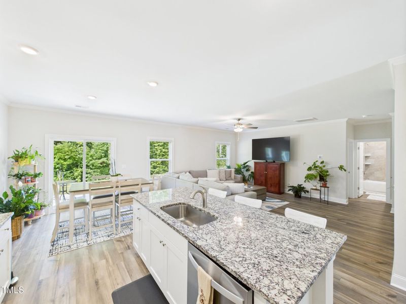 CAM01608G0-PR0104-STILL025