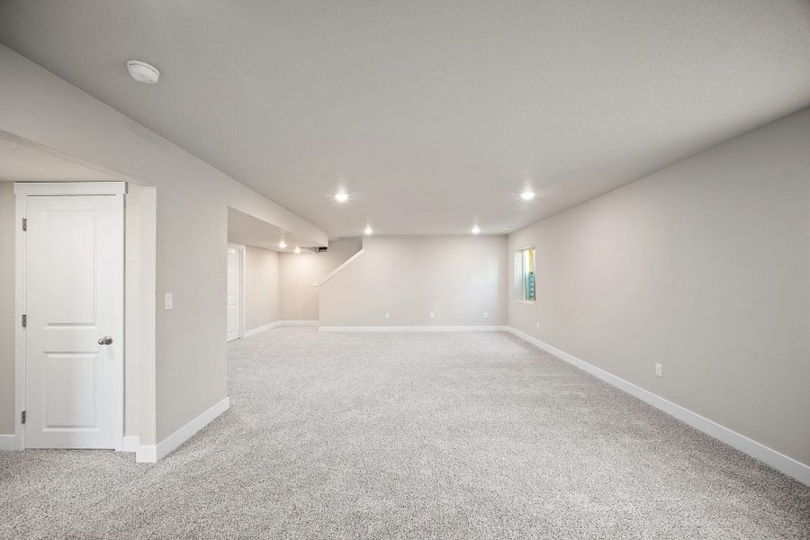 Spacious, unfurnished interior of a new home in Ridge at Lorson Ranch, Colorado Springs (Image 30).