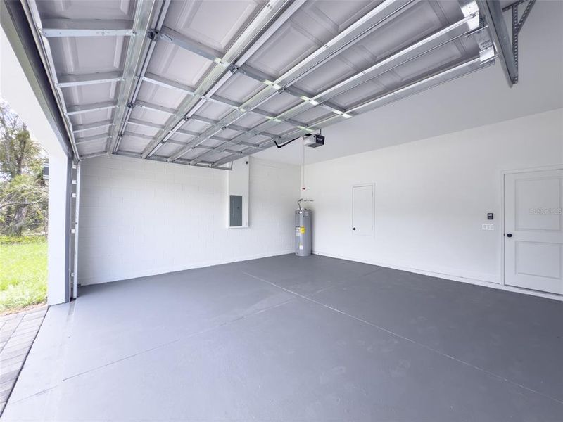 Spacious, unfurnished interior of a new home in , Ocala (Image 34).