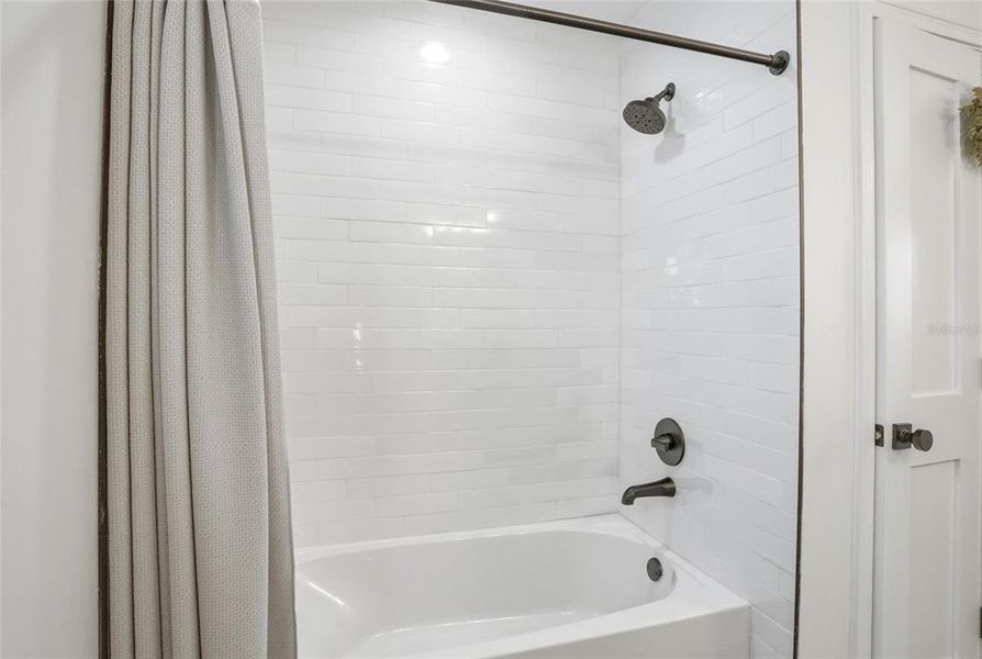 Close-up of interior finishes inside a home in , Eustis (Image 21).