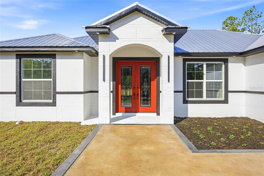 Exterior details and patio area of a home in , Ocala (Image 4).