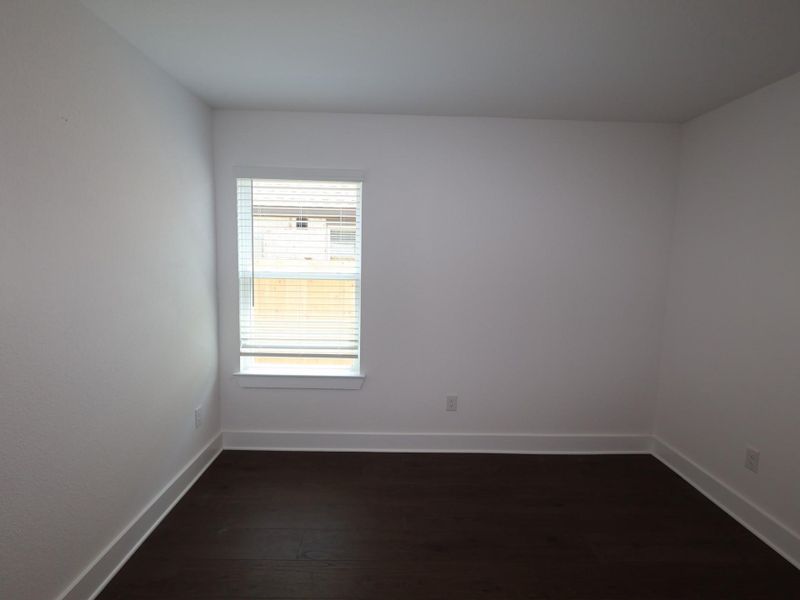 Spacious, unfurnished interior of a new home in Hallimore Ranch, Rosenberg (Image 17).