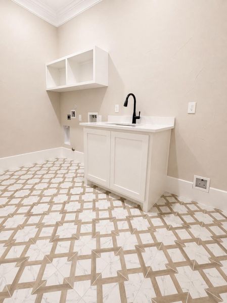 Spacious, unfurnished interior of a new home in , Baytown (Image 3).