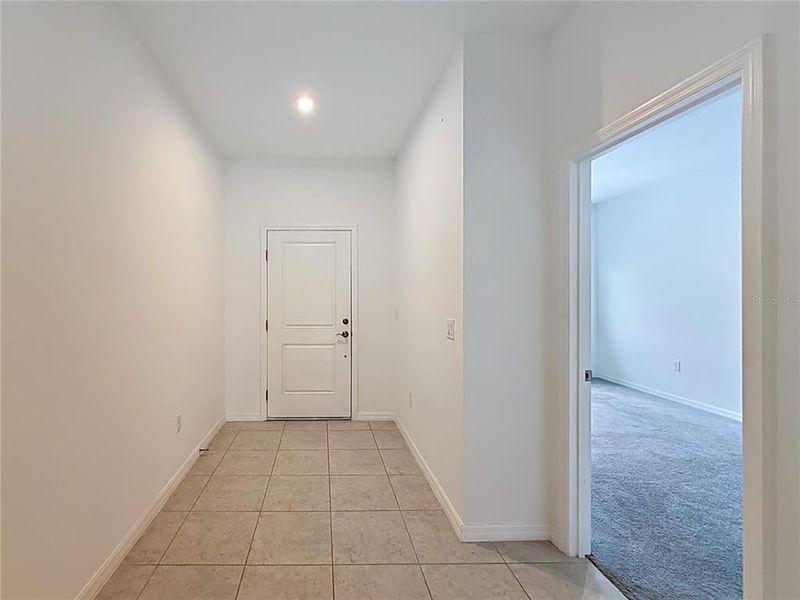 Spacious, unfurnished interior of a new home in , Mascotte (Image 24).