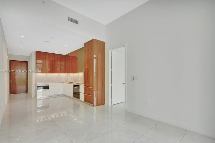 Spacious, unfurnished interior of a new home in Mr. C Residences, Miami (Image 20). Spacious, unfurnished interior of a new home in Mr. C Residences, Miami (Image 20).
