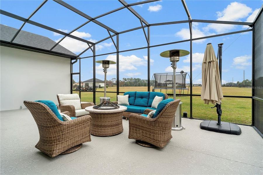 Exterior details and patio area of a home in , Tavares (Image 30).