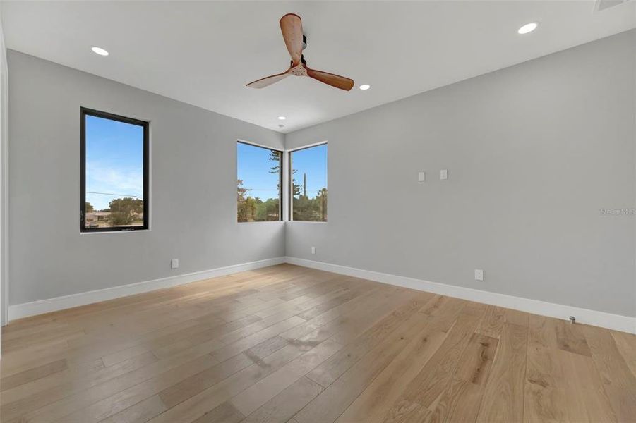 Spacious, unfurnished interior of a new home in , St. Petersburg (Image 26).