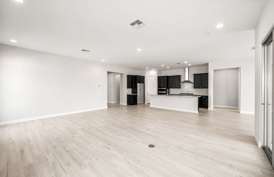 Spacious, unfurnished interior of a new home in Artisan at Asante, Surprise (Image 32).