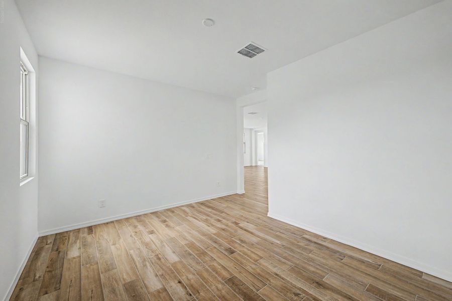 Spacious, unfurnished interior of a new home in White Tank Vistas, Waddell (Image 13).