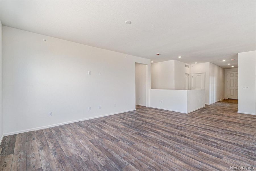 Spacious, unfurnished interior of a new home in Turnberry, Commerce City (Image 12).