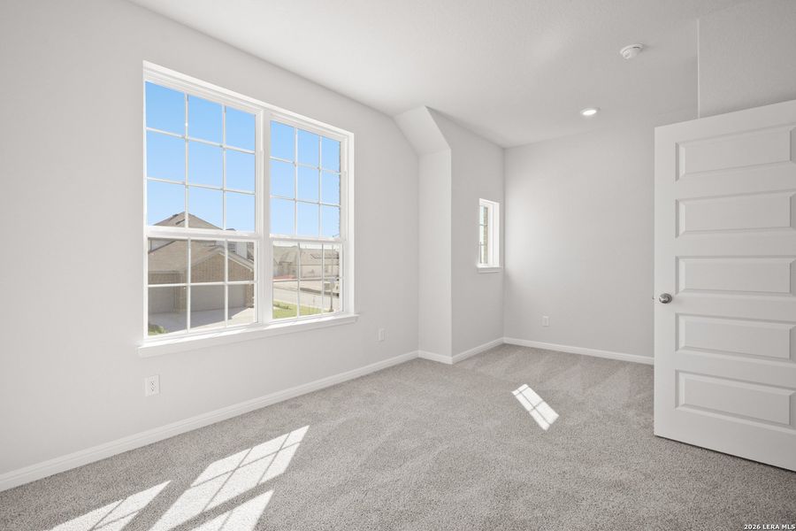 Spacious, unfurnished interior of a new home in Hunters Ranch, San Antonio (Image 13).