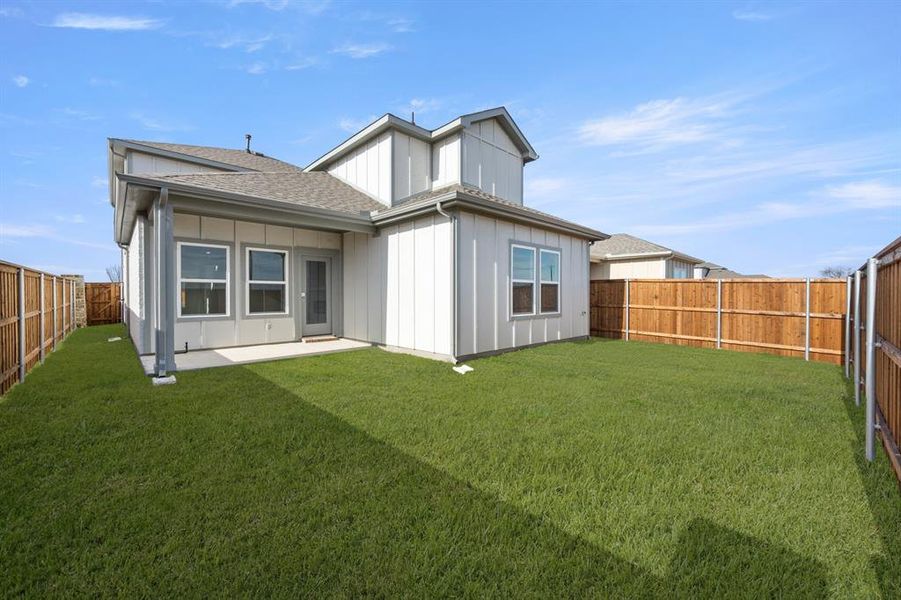 1408 Blackthorne- Back-1