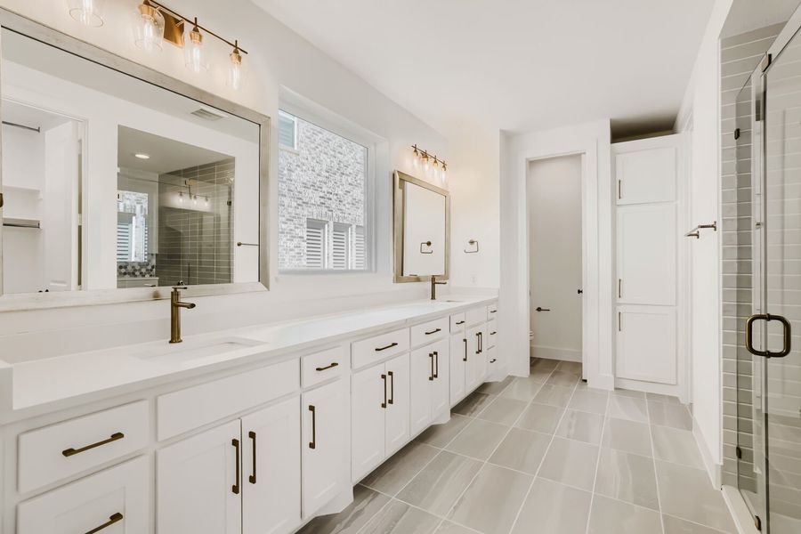 2611 Acie - Primary Bathroom