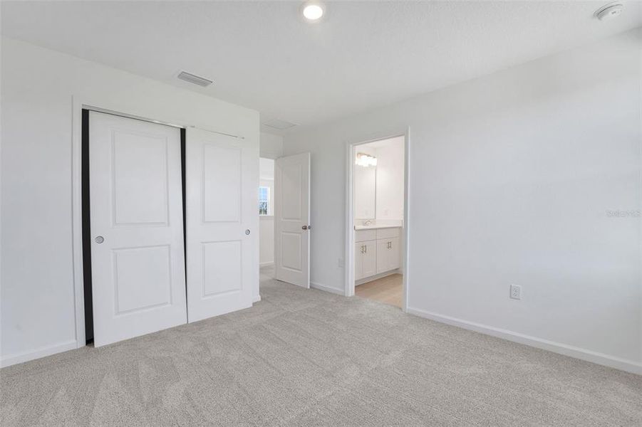 Spacious, unfurnished interior of a new home in Willowbrook North, Winter Haven (Image 38).