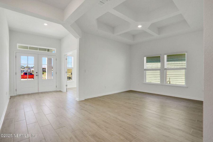 Spacious, unfurnished interior of a new home in , Green Cove Springs (Image 22).