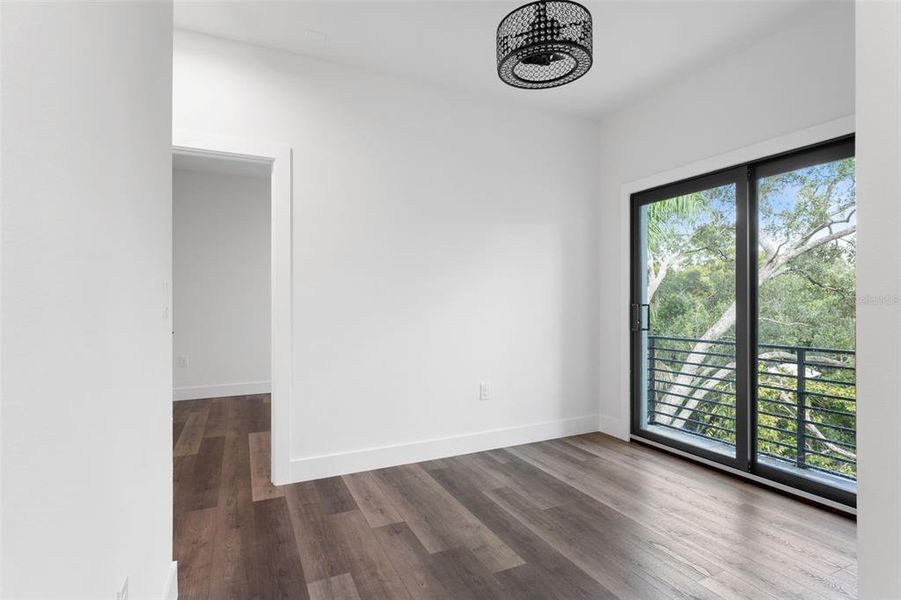 Spacious, unfurnished interior of a new home in , Tampa (Image 20).