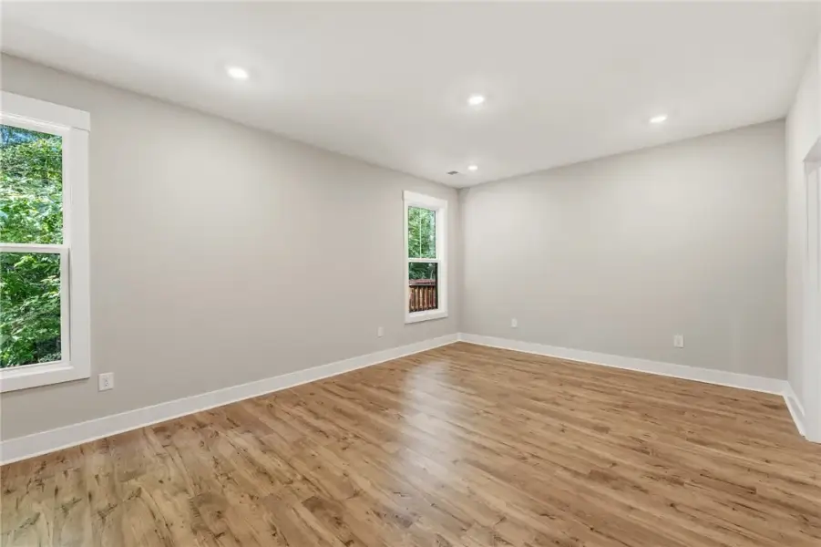 Main Level. The generously proportioned room provi Main Level. The generously proportioned room provi