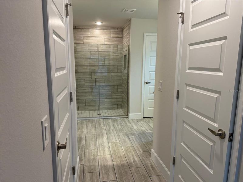 Spacious, unfurnished interior of a new home in South Gulf Cove, Port Charlotte (Image 8).