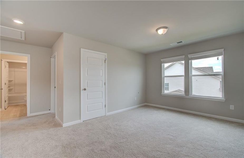 Spacious, unfurnished interior of a new home in Berkeley Lakes, Locust Grove (Image 29).