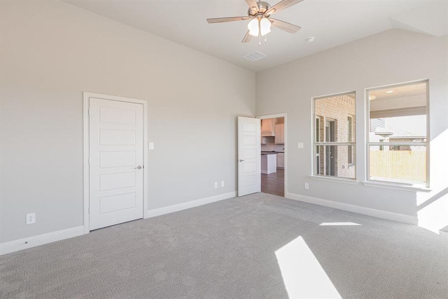 Spacious, unfurnished interior of a new home in Cole Crossing Estates, DeSoto (Image 27).