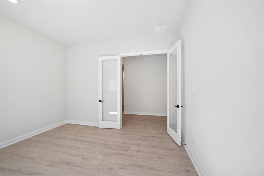 Spacious, unfurnished interior of a new home in Myrtle Creek, Waxahachie (Image 32). Spacious, unfurnished interior of a new home in Myrtle Creek, Waxahachie (Image 32).