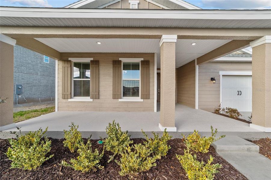 Exterior details and patio area of a home in Calesa Township, Ocala (Image 4).