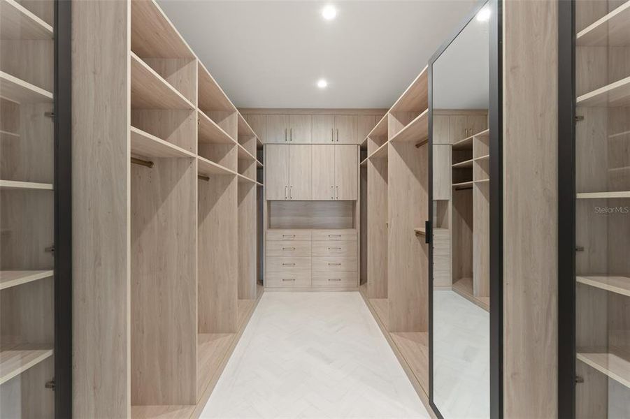 Furnished interior view inside a new home in , Windermere (Image 56).