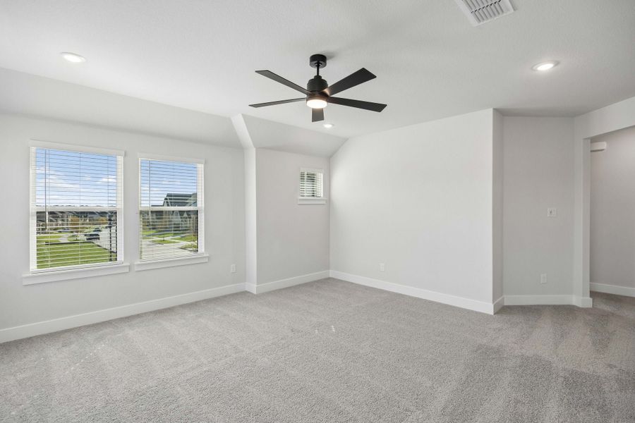 Spacious, unfurnished interior of a new home in Painted Tree Woodland West, McKinney (Image 25).