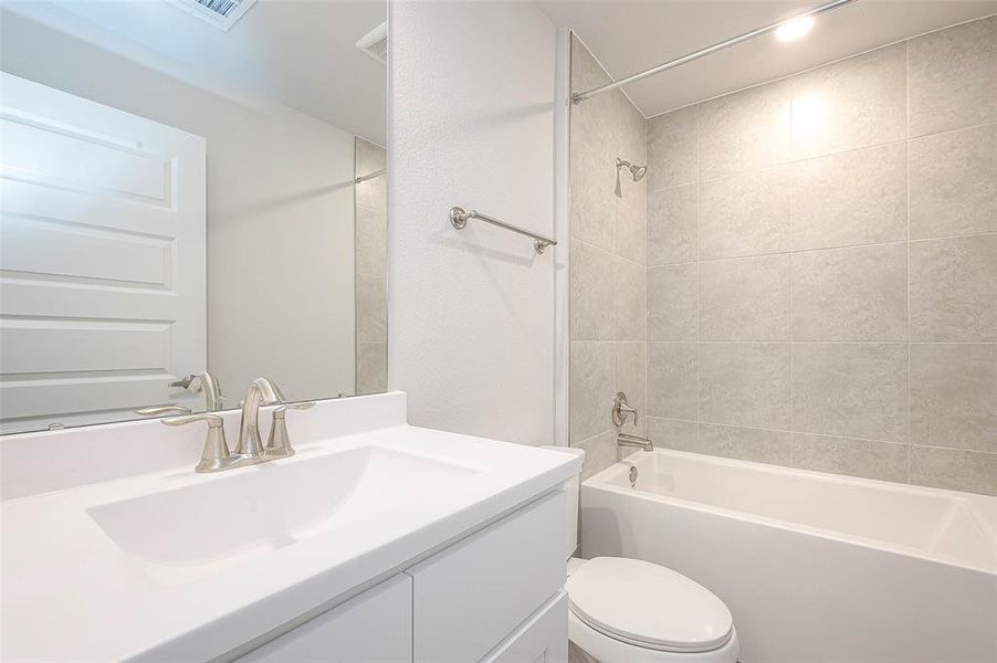 Furnished interior view inside a new home in Bayou Maison, Dickinson (Image 8). Furnished interior view inside a new home in Bayou Maison, Dickinson (Image 8).